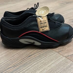 Vintage Nike Air Zoom T-Range Men’s Black Golf Shoes with Red Detail Size 8